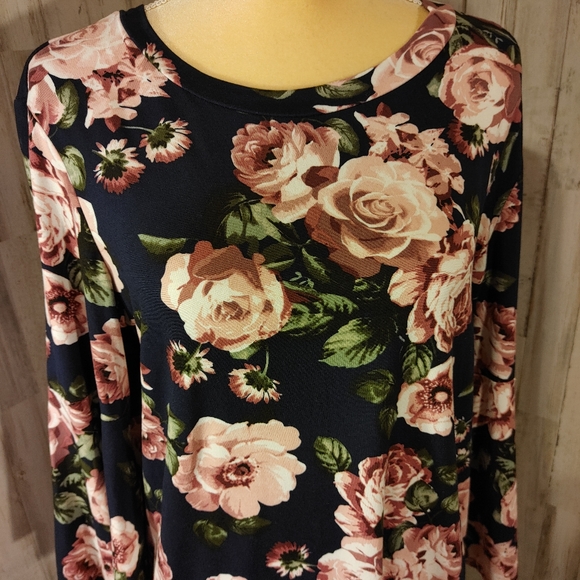 Very soft knit pullover bell sleeve black with flowers print dress sz L - Picture 2 of 7